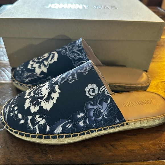 Johnny Was Olivia Printed Espadrille Mules Navy Floral Slip-On Shoes Size 7.5 - Picture 4 of 8